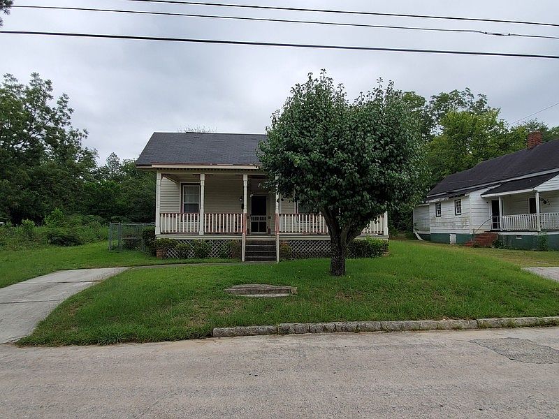 2nd image of 2372 Knott St