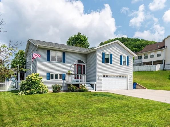 306 Haralson Ln, La Crescent, MN 55947