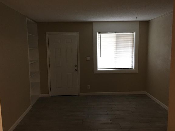 3rd image of 1402 E Dana Ave #B