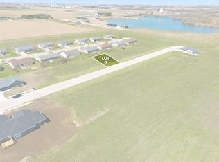 902 10th St SW, Dyersville, IA 52040