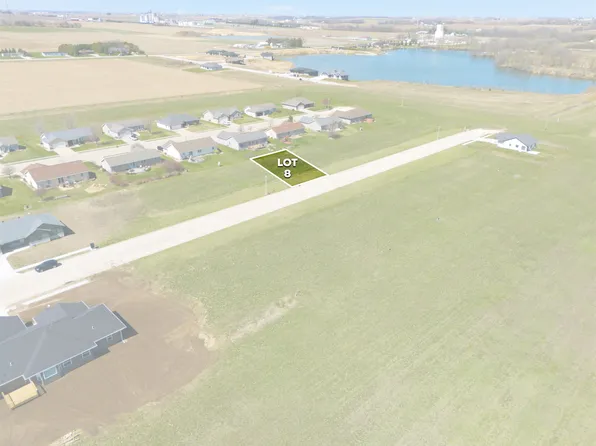 902 10th St SW, Dyersville, IA 52040