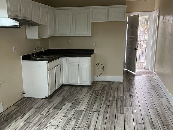4th image of 211 1/2 E Gage Ave #211-1/2