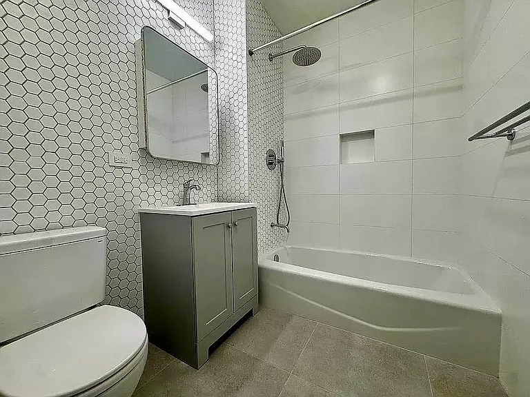 1015 6th Ave #2F — Photo 8