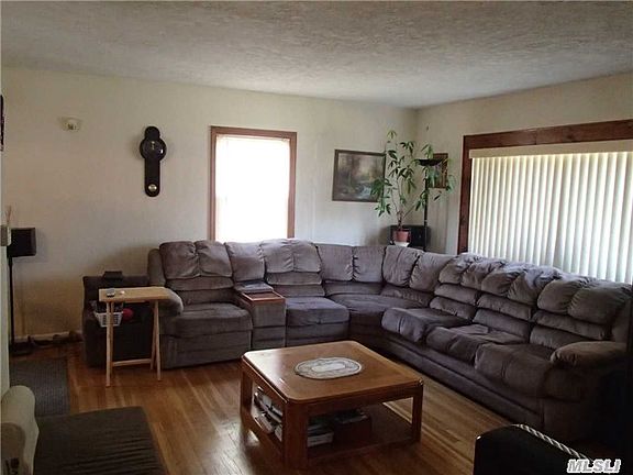 5th image of 130 Underhill Ave