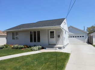 1607 S 25th St, Manitowoc, WI 54220