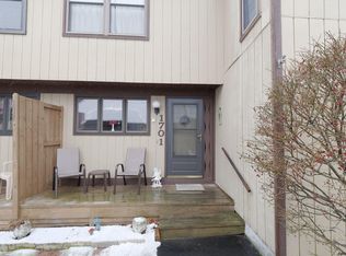 1701 Fox Run Cir, East Greenbush, NY 12061