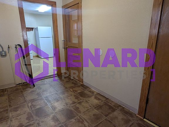 4th image of 723 E College St