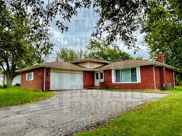 4217 Glen Oaks Dr, Crown Point, IN 46307