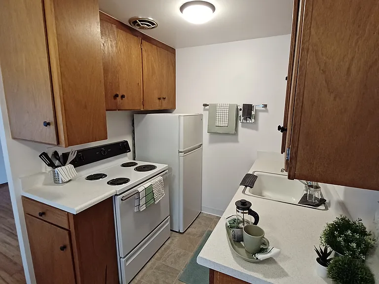 Prospect Manor — Photo 9