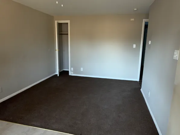 508 Elm Ridge Rd Floor 1, Carpentersville, IL 60110