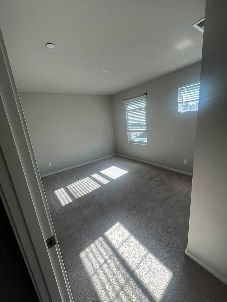 4 bed, 2050 sqft, $2,995 — Photo 3