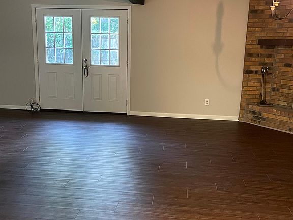 4th image of 128 Rosine St