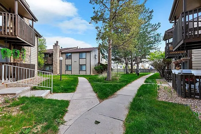 1871 S Pitkin Cir #B — Photo 13