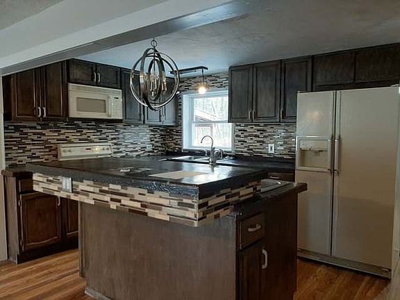 2nd image of 7647 N Clare Ave