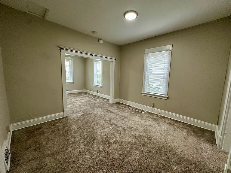 922 Center Point Rd NE — Photo 6