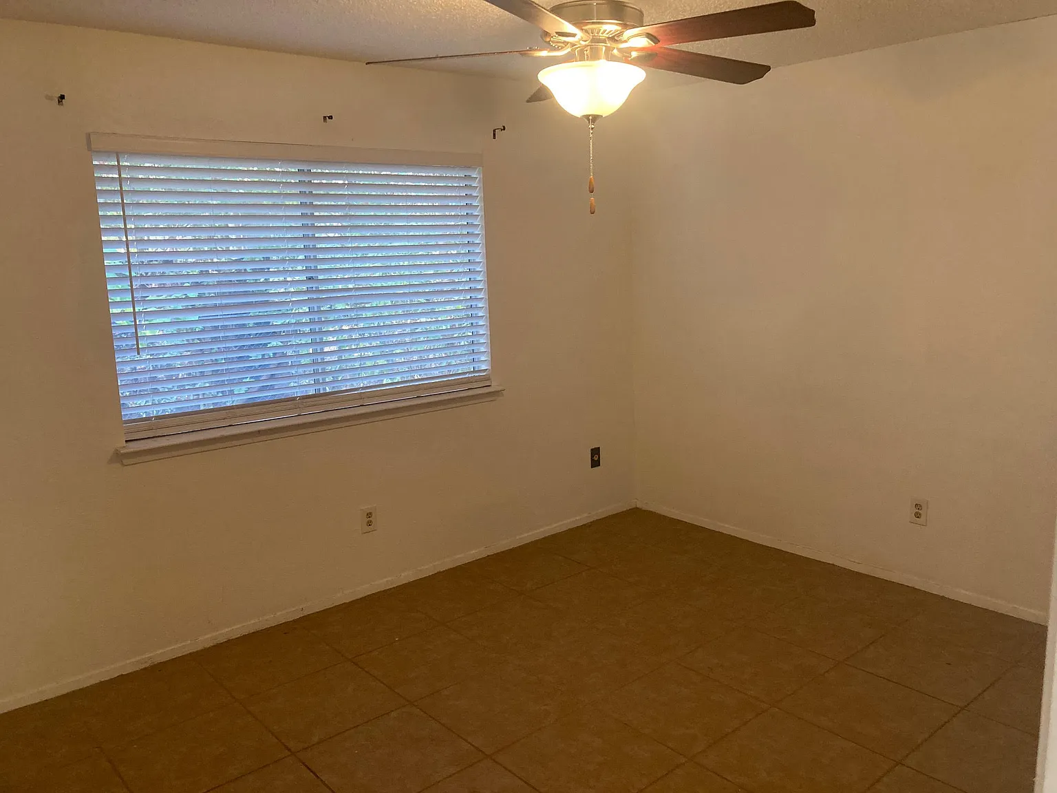 3 bed, 1200 sqft, $1,745 — Photo 3