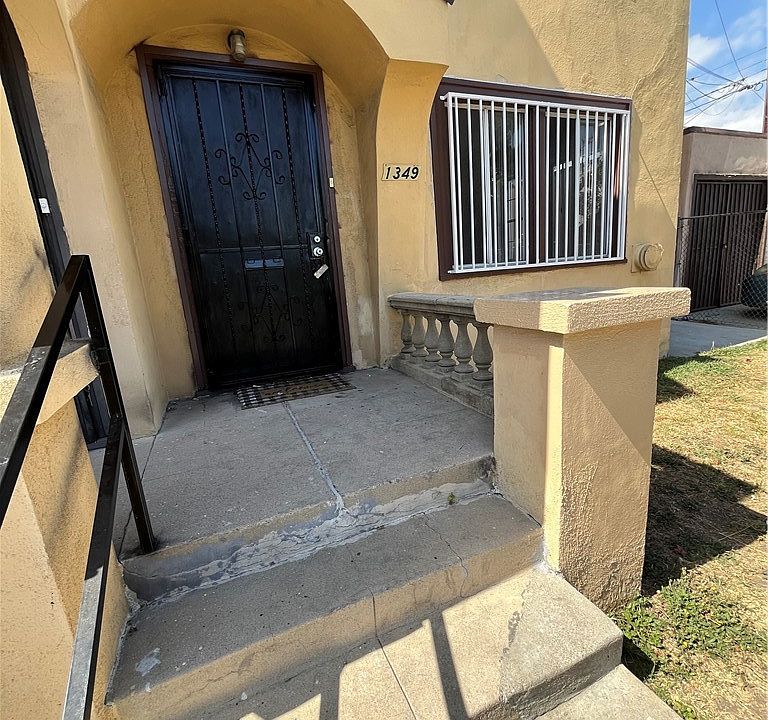 1st image of 1349 W 49th St