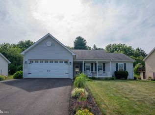 210 Seascape Ct, Martinsburg, WV 25403