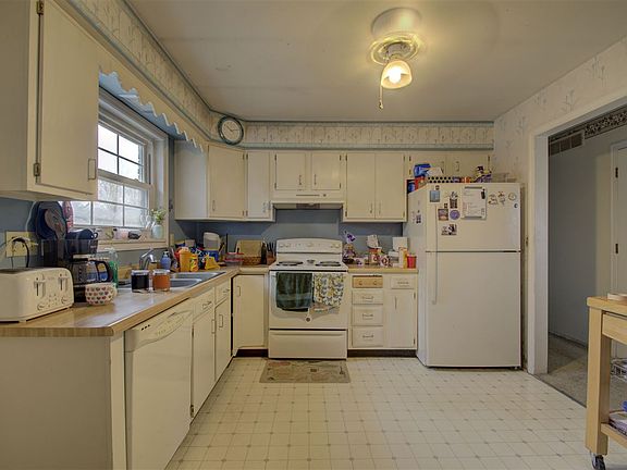 3rd image of 810 Eastland Dr