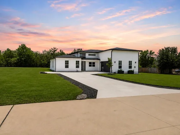 307 Chisholm Trl, Bastrop, TX 78602