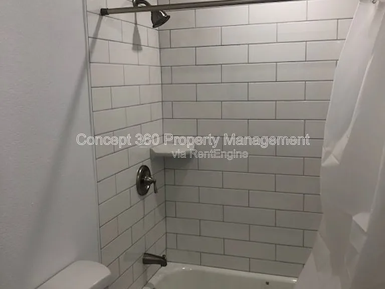 1327 W Parade St — Photo 9