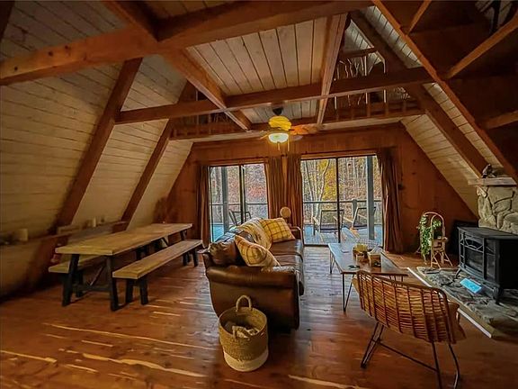 4th image of 249 Hemlock Ln