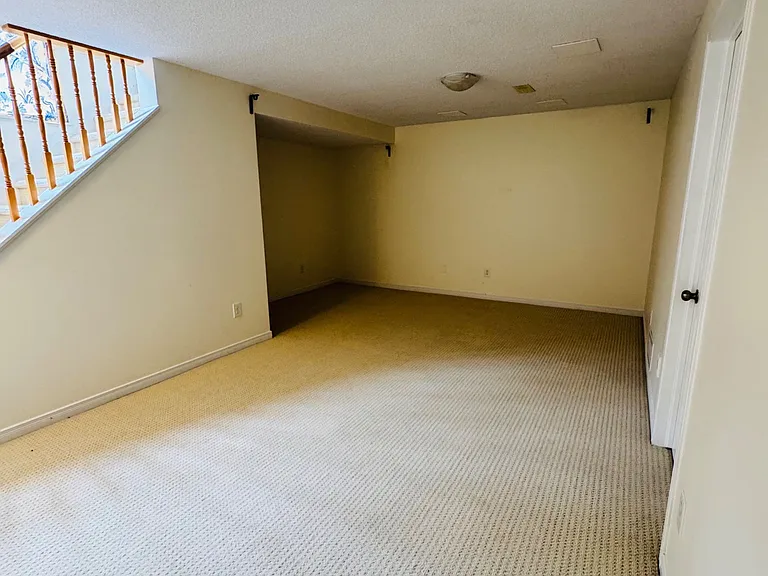1069 Marconi Ave — Photo 21