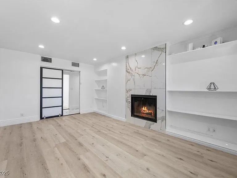 1695 Montessouri St — Photo 27