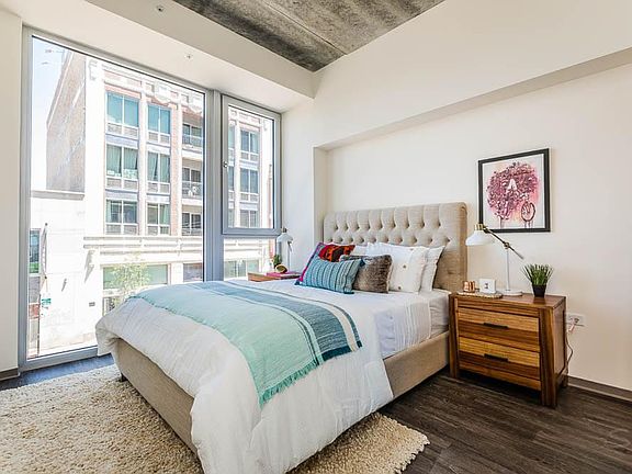 5th image of 2014 N Milwaukee Ave APT 402