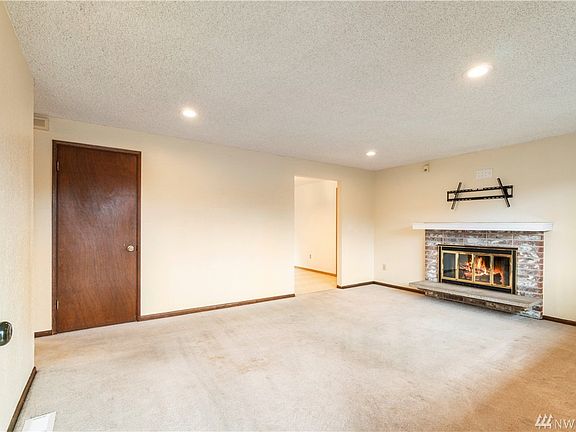4th image of 15115 11th Ave E