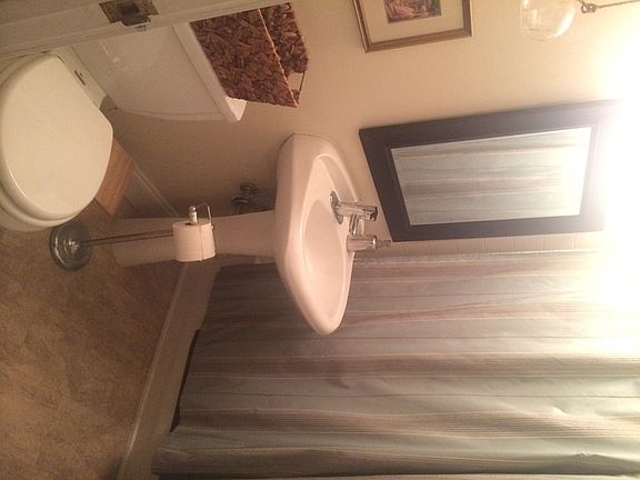 Downstairs Full bathroom