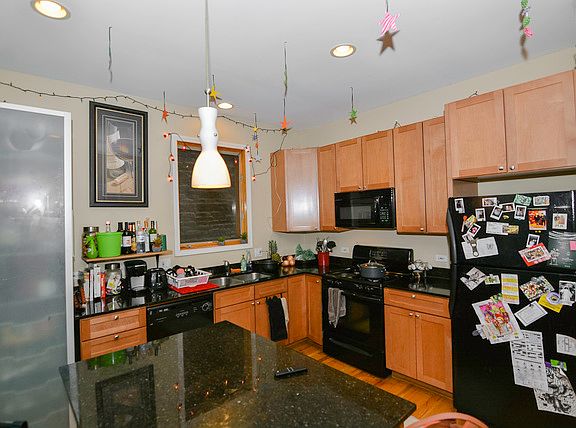 2nd image of 945 N Leavitt St #1N