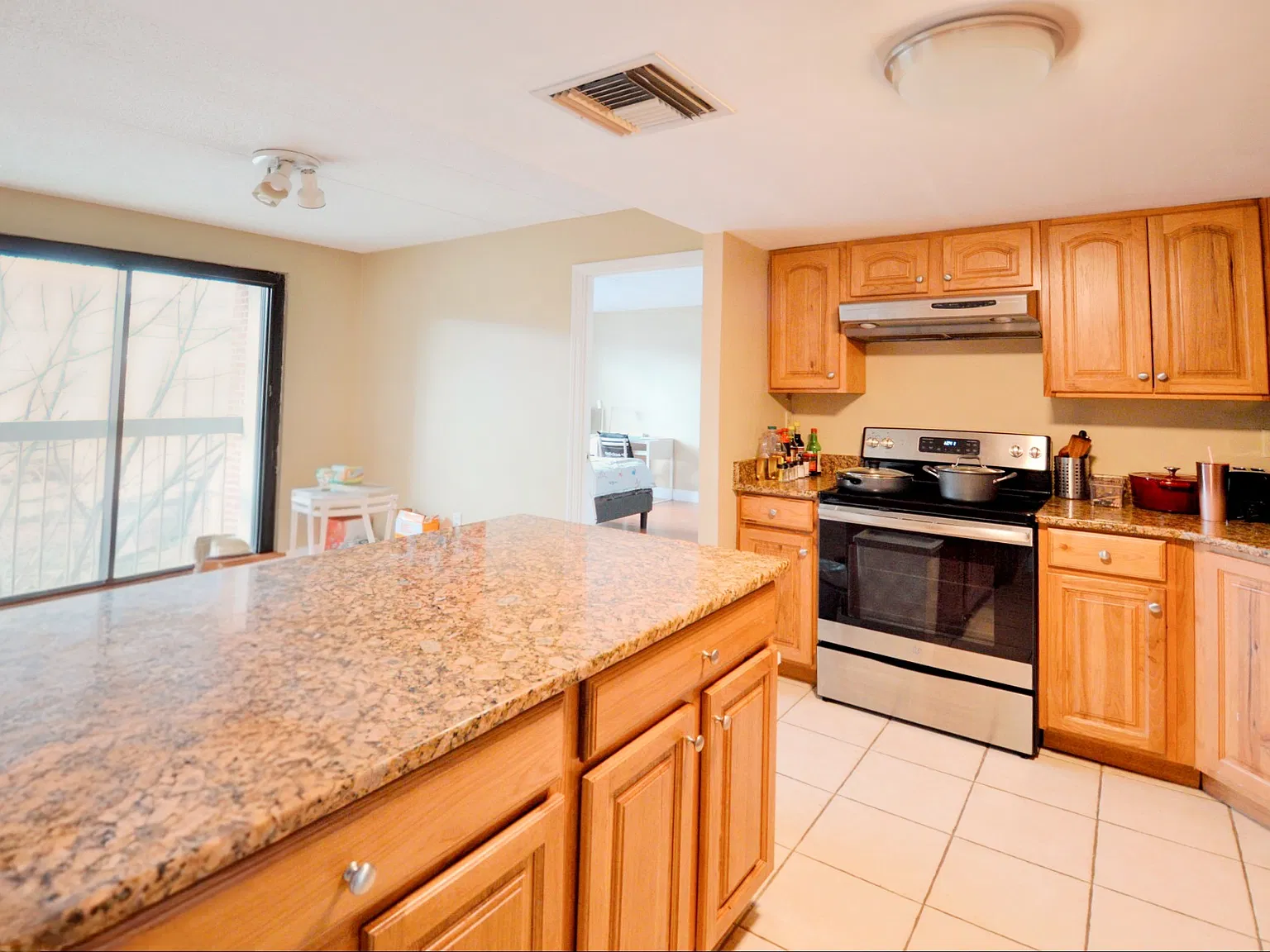 2 bed, 1000 sqft, $3,900 — Photo 2