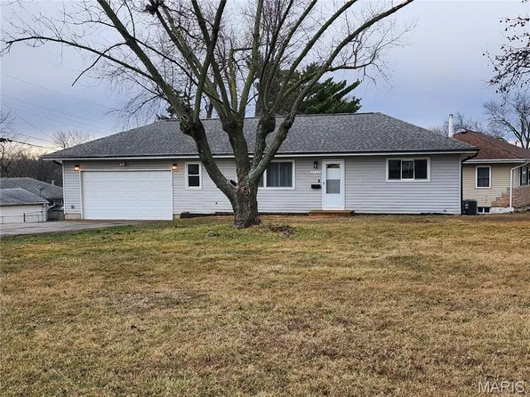 2700 Corliss Dr, Saint Louis, MO 63125