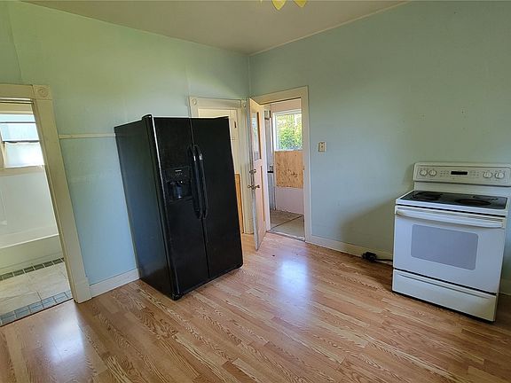 4th image of 3718 Hoyt Ave