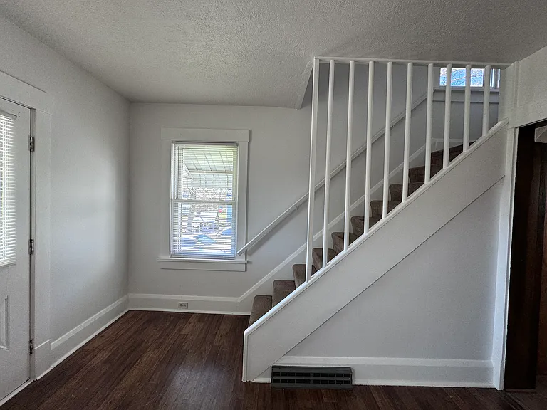 216 2nd St SE #1 — Photo 11