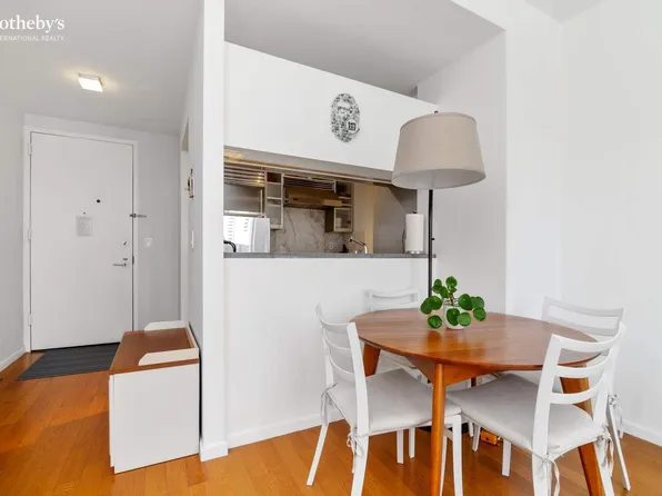 200 Chambers Street image 3 of 13