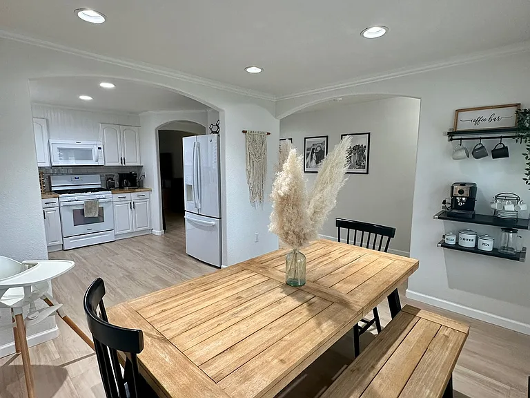 1016 Leonard St — Photo 10