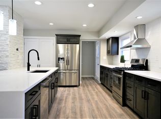 10720 W Courtland Ave, Wauwatosa, WI 53225