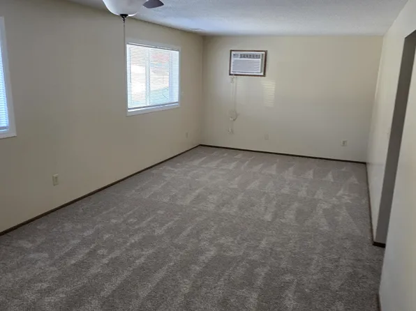 131 22nd St W Unit 3, Hastings, MN 55033