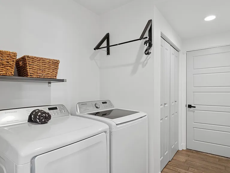 1923 E Monterey Way — Photo 23