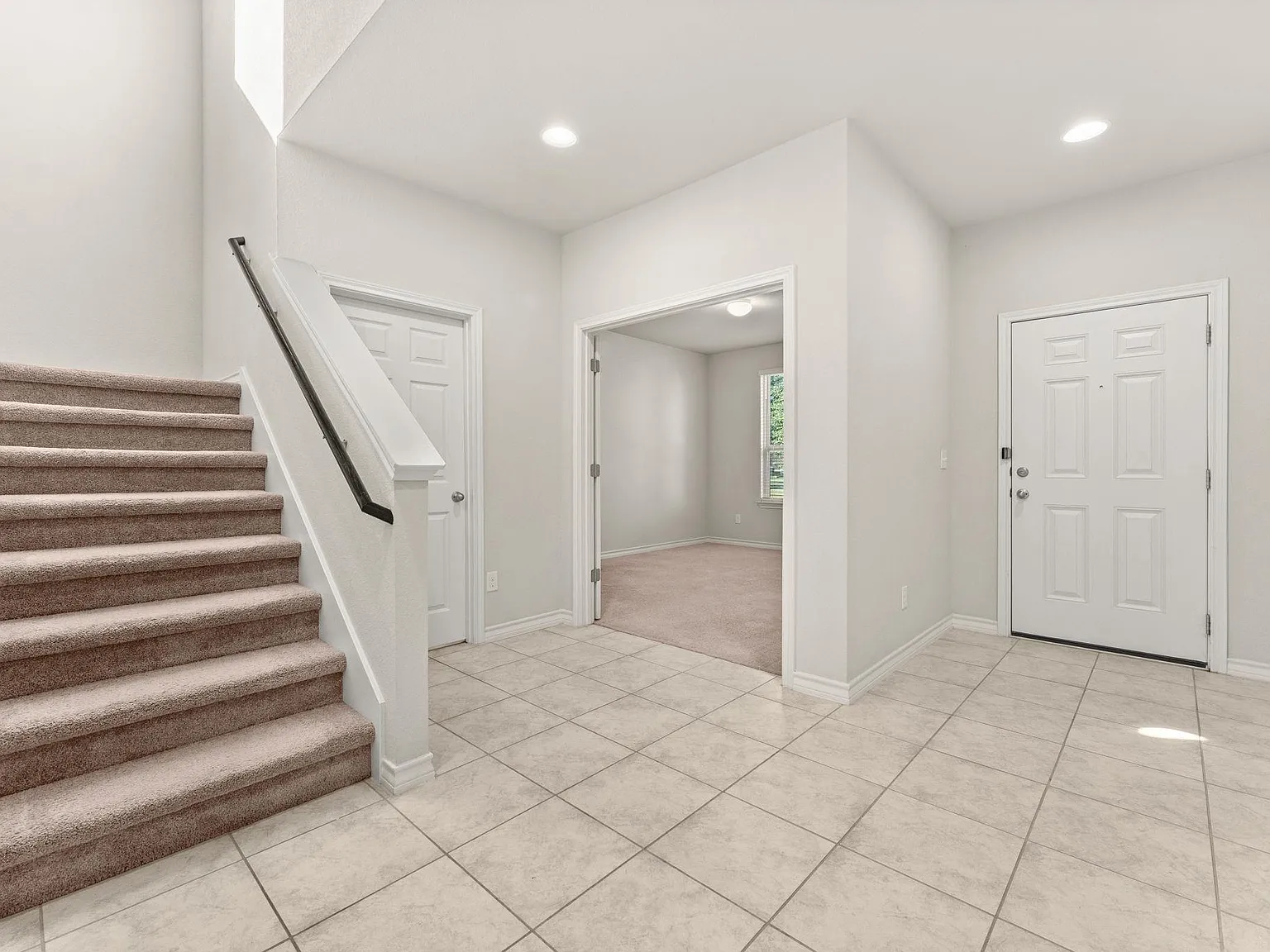 3 bed, 2.5 bath, 2494 sqft, $2,200 — Photo 4