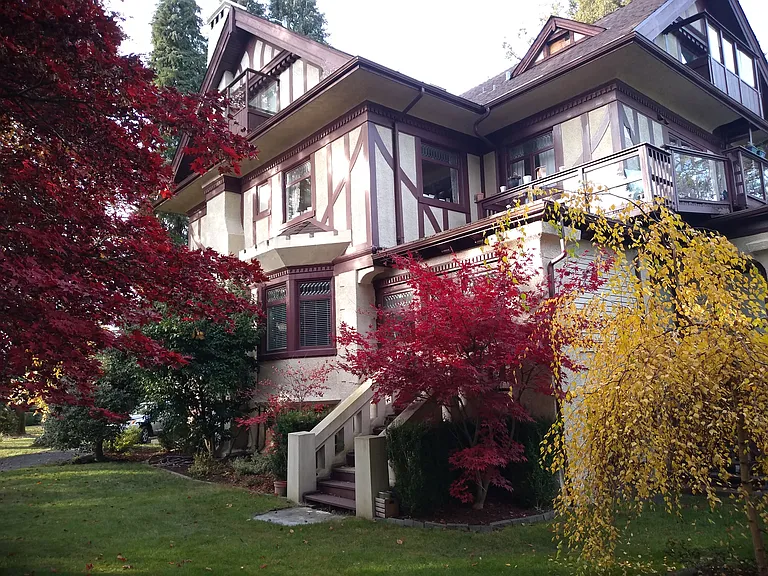 4850 Connaught Dr — Photo 1