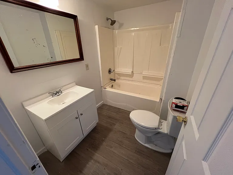 633 Baker St — Photo 8