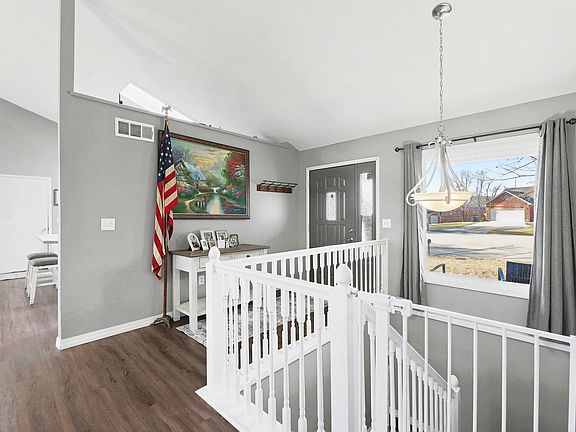 4th image of 2220 Gentry Ln