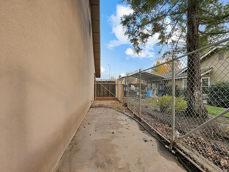 2297 N Polk St — Photo 36