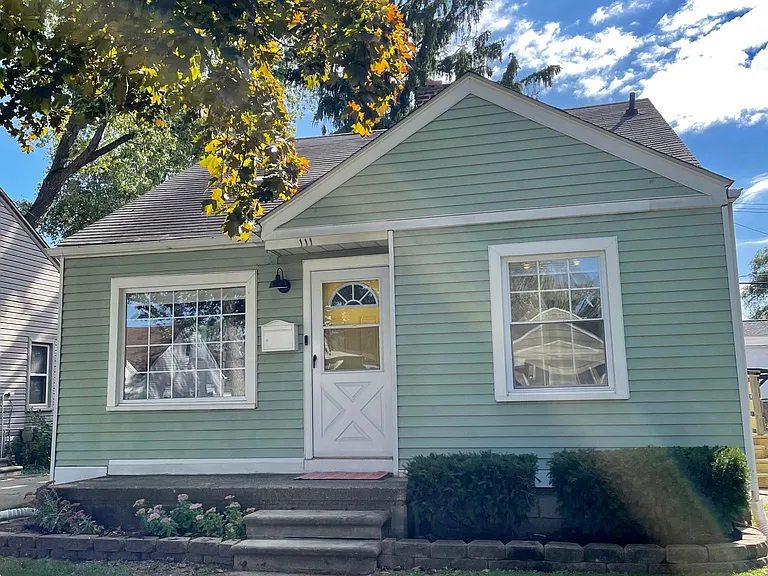 111 W Mapledale Ave — Photo 1