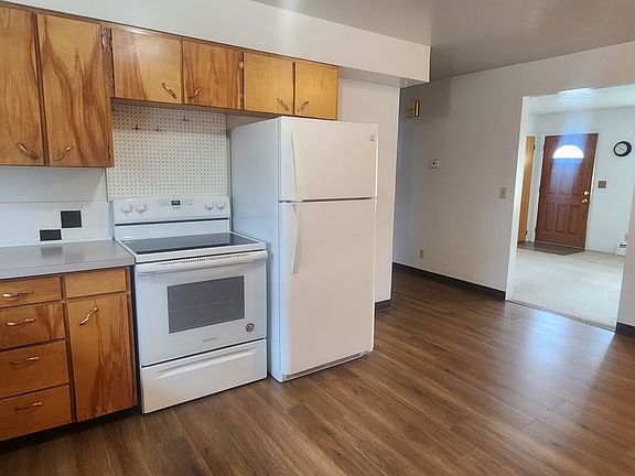 3rd image of 1926 Winne Ave #1926