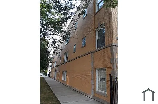 Building Photo - 2046 N Saint Louis Ave #1N