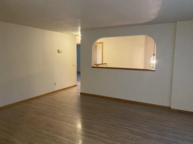 1465 Woodside Ct SE — Photo 2